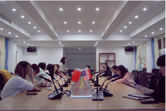 会前老师们与员工们交流
